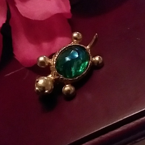 Jewelry - EMBREL GREEN TURTLE BROOCH💞💞